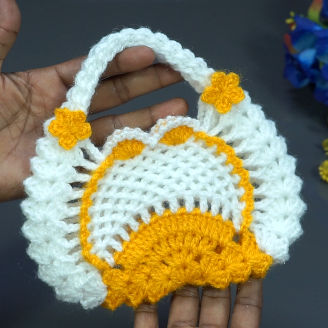 Crocheted Mobile Bag For Girls - Image 3