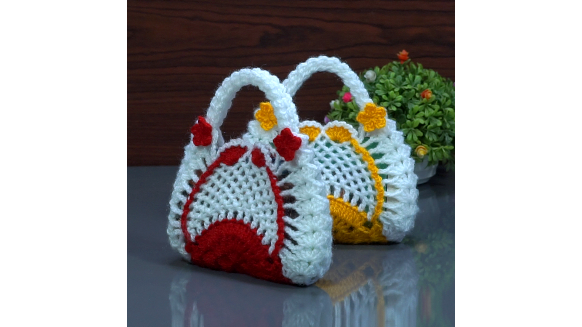 Crocheted Mobile Bag For Girls - Image 4