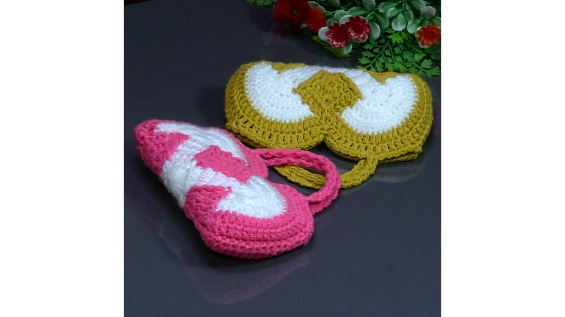 Beautiful Woolen Mobile Bag- Handmade & Stylish - Image 4